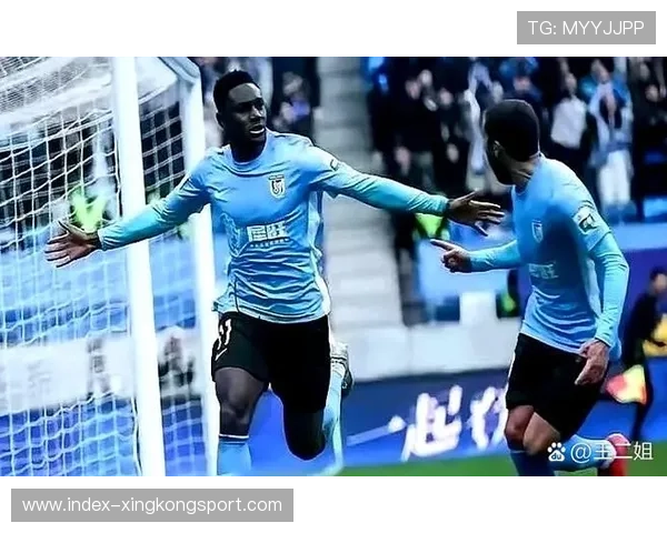 大连英博中场的过渡能力为比赛注入节奏