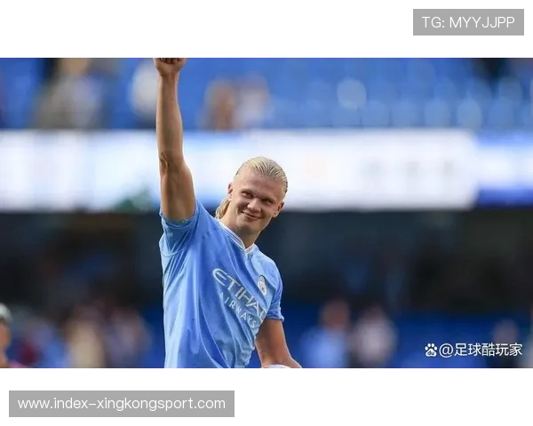 曼城一脚直塞穿透,哈兰德单刀挑射 曼城一脚直塞穿透,哈兰德单刀挑射