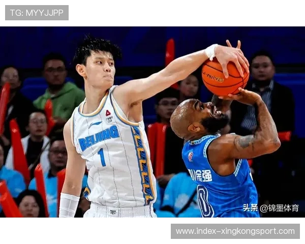 北京曾凡博三分连中,首钢领先扩大 北京曾凡博三分连中,首钢领先扩大